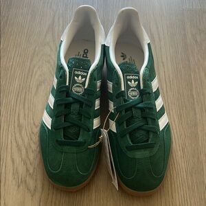 Adidas NWT Green Gazelles women’s 8.5
